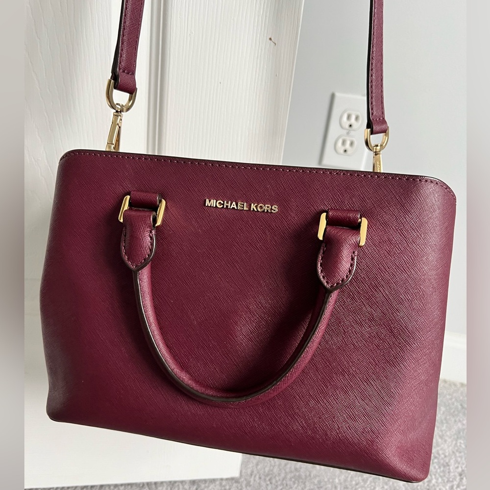 Michael kors medium size purse